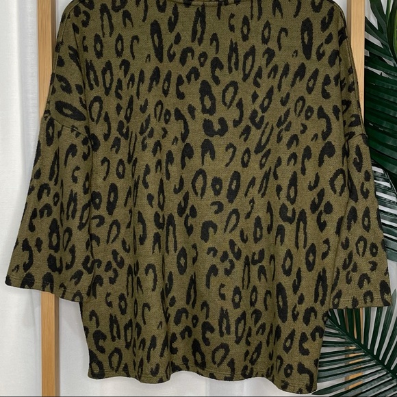 SOLD Seed Heritage Olive Green Ocelot Knit Top S - Picture 8 of 10